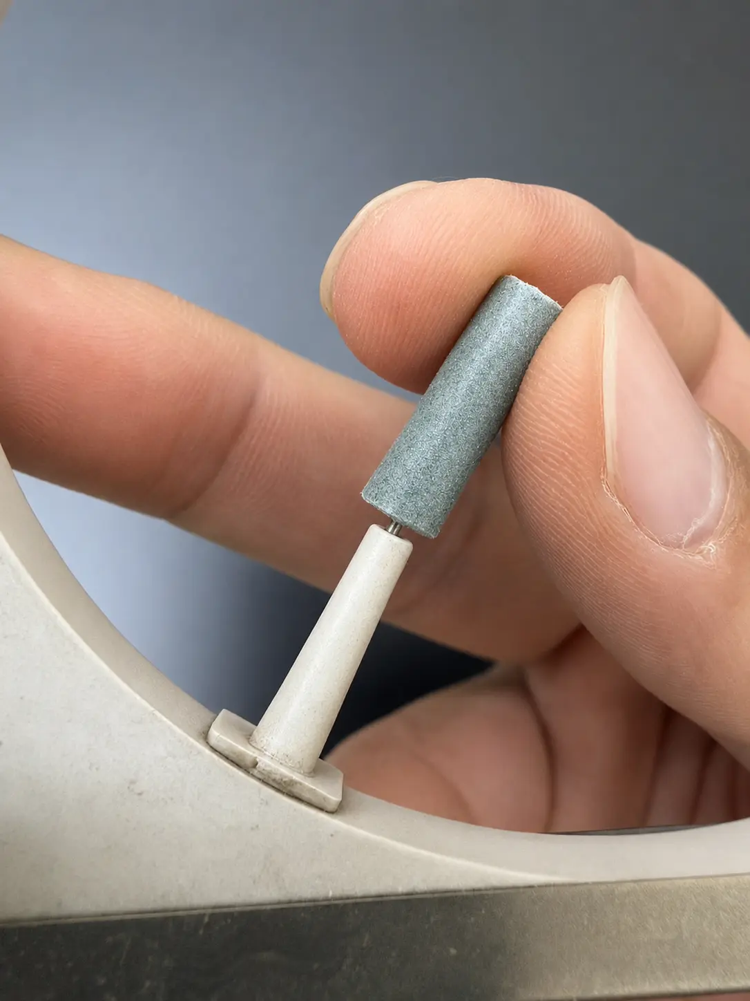 Clean Tube cleaning an ionizer emitter pin